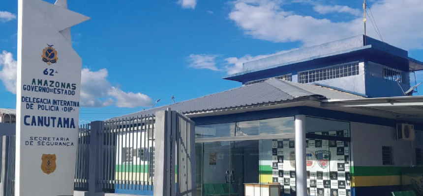 A Polícia Civil do Amazonas (PC-AM), por meio da 62ª Delegacia Interativa de Polícia (DIP) de Canutama (distante 619 quilômetros de Manaus), em ação integrada com a Polícia Militar do Amazonas (PMAM) e a Guarda Civil Municipal (GCM), prendeu em flagrante, na sexta-feira (25/04), Rogério Franco Ferreira, de 19 anos, conhecido como “Rogerinho”, pelo crime de roubo. A prisão foi realizada no bairro São Francisco, naquele município.