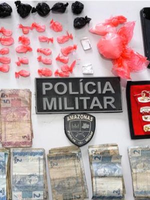 A Polícia Militar do Amazonas, por meio do 1° Pelotão subordinado à 4ª Companhia Independente de Polícia Militar (CIPM), prendeu dois homens, de 19 e 21 anos, pelos crimes de tráfico de drogas, associação para o tráfico, estupro de vulnerável e corrupção de menor. A ocorrência foi no último sábado (21), no bairro Centro, no município de Canutama (a 619 quilômetros de Manaus).