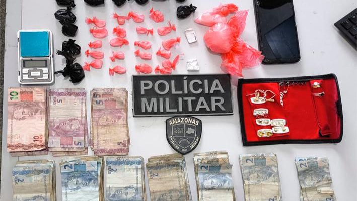A Polícia Militar do Amazonas, por meio do 1° Pelotão subordinado à 4ª Companhia Independente de Polícia Militar (CIPM), prendeu dois homens, de 19 e 21 anos, pelos crimes de tráfico de drogas, associação para o tráfico, estupro de vulnerável e corrupção de menor. A ocorrência foi no último sábado (21), no bairro Centro, no município de Canutama (a 619 quilômetros de Manaus).